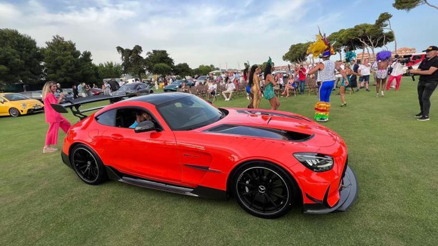 Los coches de AutoBello se reunirán en torno al Real Club de Golf La Toja y a su Beach Club.   | //  FDV