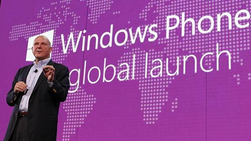 Steve Ballmer presenta el sistema Windows Phone 8 el pasado lunes.