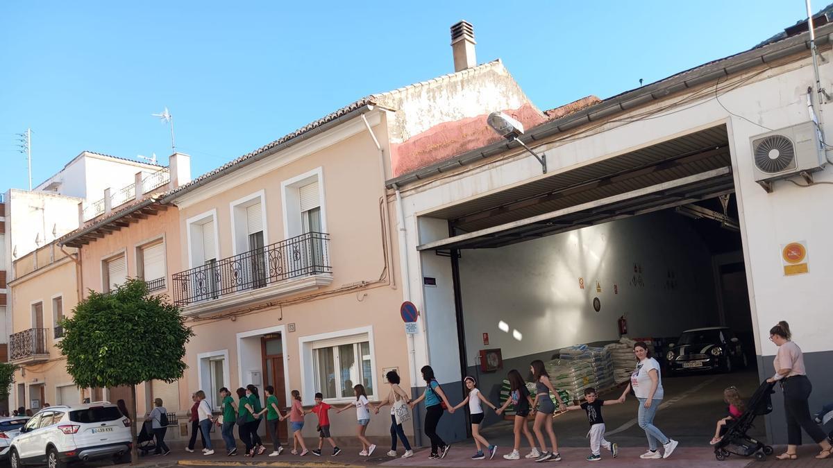 Cadena humana en Simat de la Valldigna.