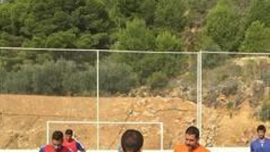 El Alcoyano se «refugia» en el campo del Regit para preparar el partido de Reus