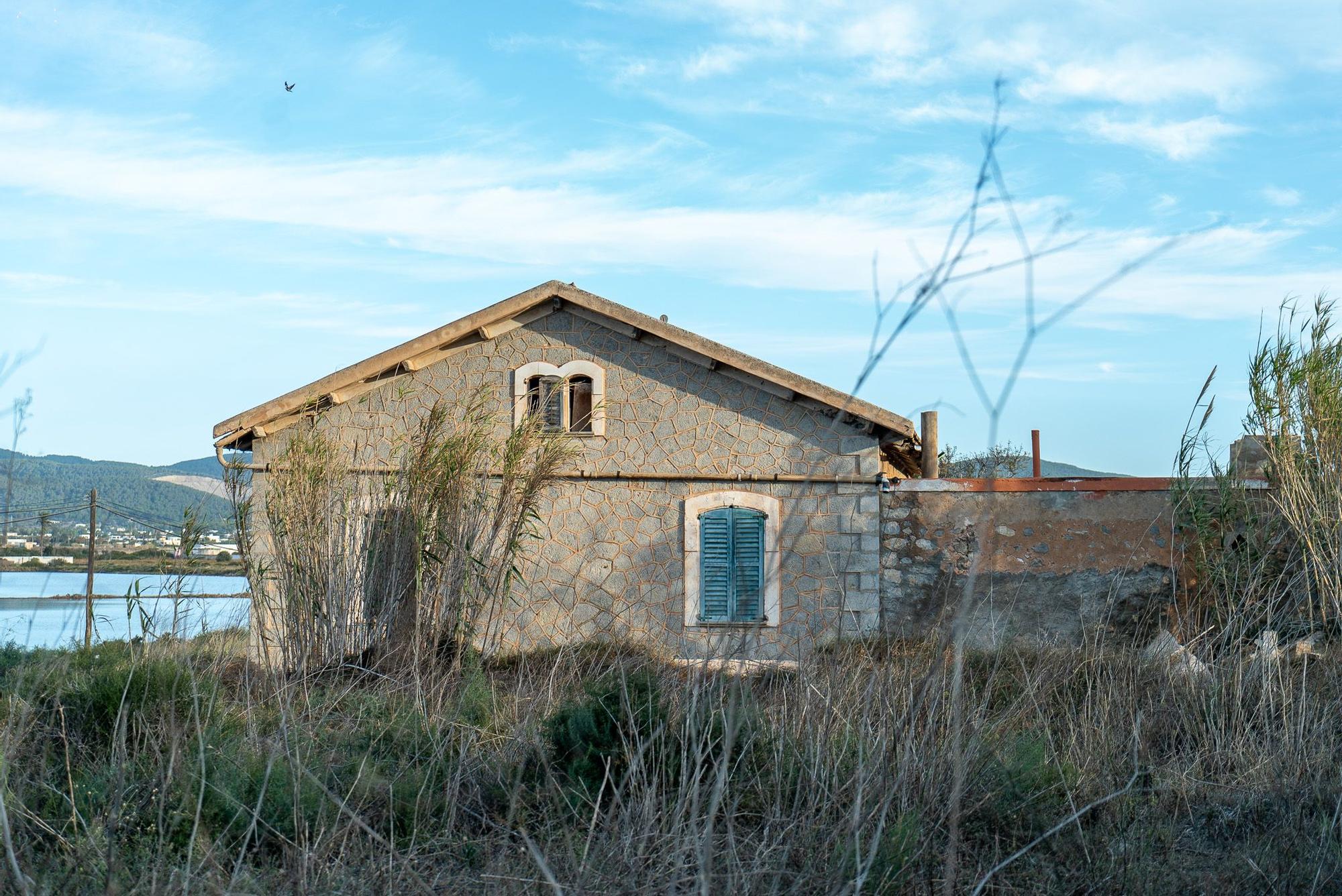 Imágenes: El desalojo de Sa Casilla en ses Salines