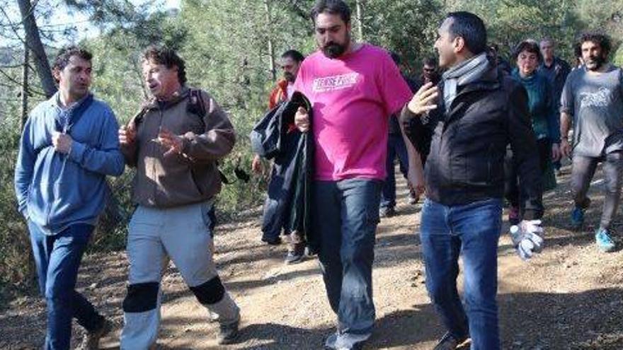 L&#039;alcalde de Celrà, al centre, durant la caminada de protesta d&#039;ahir