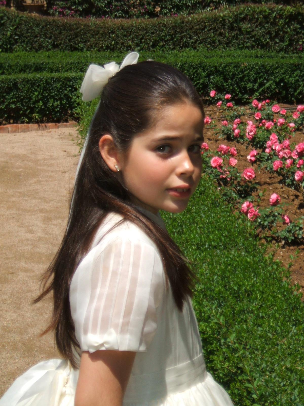 La primera comunión. Ya nos recuerda a la Carmen actual, adulta. La primera comunión. Ya nos recuerda a la Carmen actual, adulta.