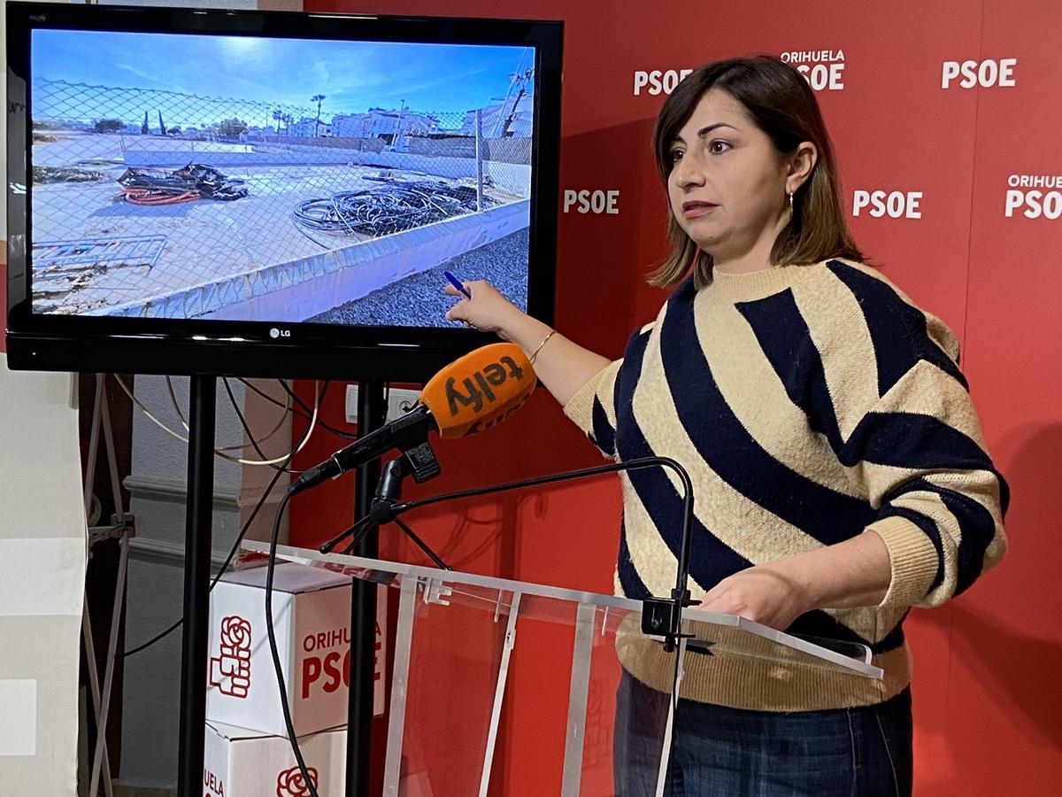 La edil del PSOE, María García, durante su comparecencia.