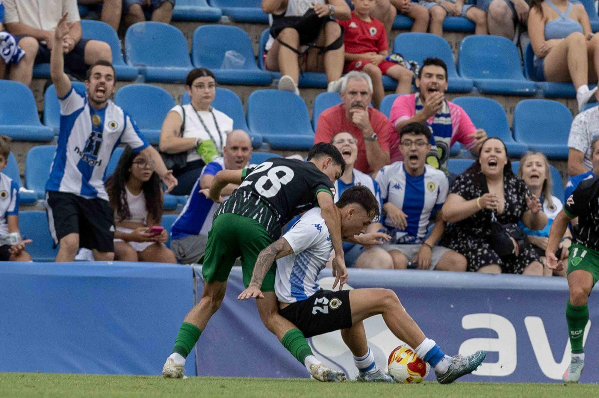 El Hércules se impone 2-0 al Elche en un derbi de nivel en el Rico Pérez
