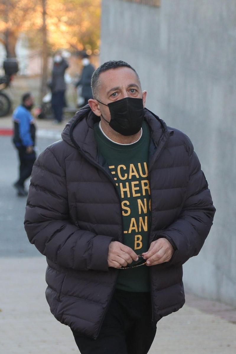 Pepón Nieto llegando al tanatorio de Verónica Forqué