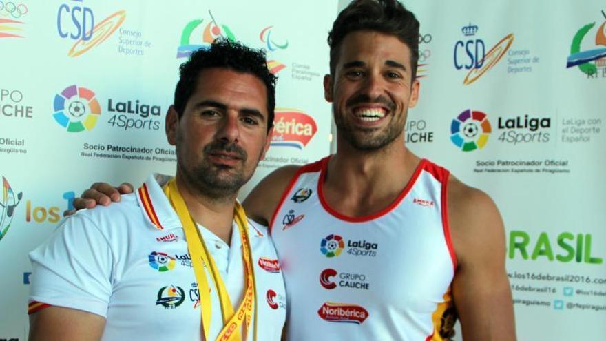Carlos Garrote y su entrenador Alejandro Delgado