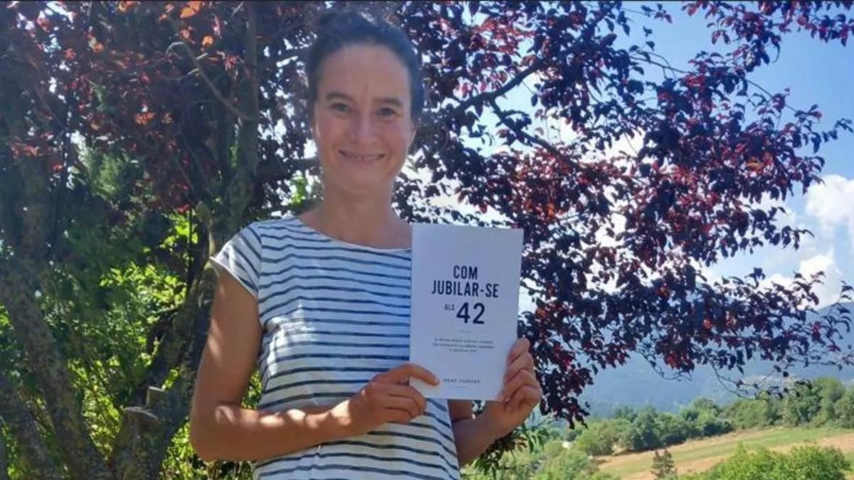 Irene Ferrero con su debut literario Com jubilar-se als 42.
