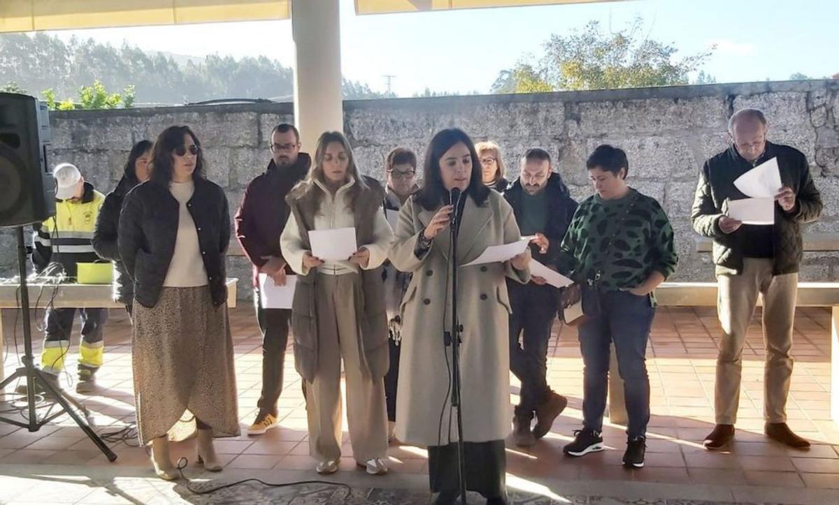 La corporación de Cambados lució gafas moradas. |   // NOÉ PARGA