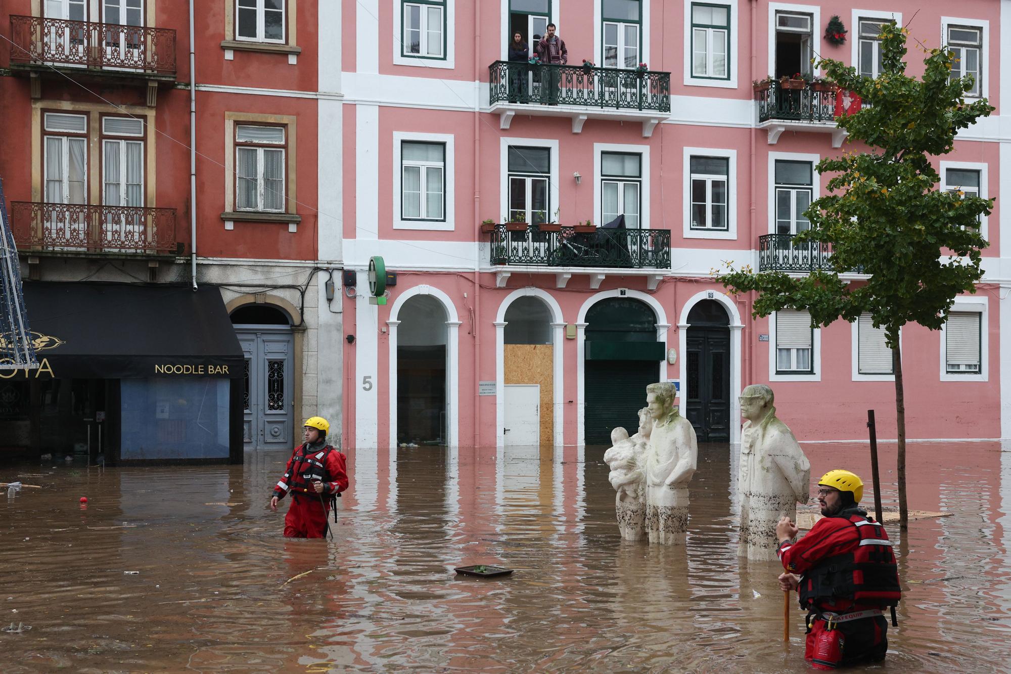 Lisboa sucumbe al aguacero: "¡Quédese en casa!"