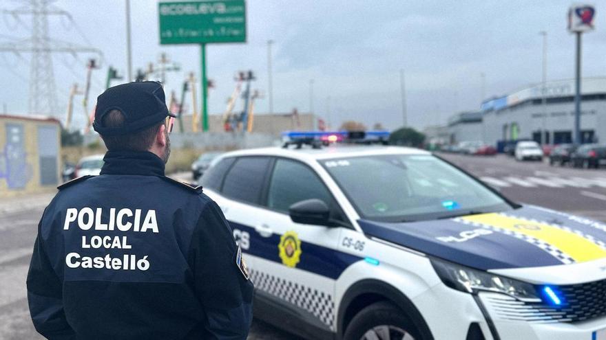 Un motorista ebrio y drogado intenta agredir a policías en Castelló tras un accidente