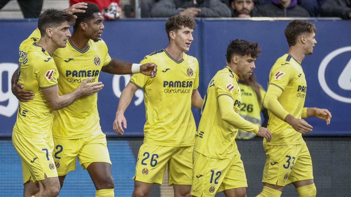 Los jugadores del Villarreal celebran el el gol del empate.