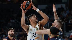 Tavares, en una acción del partido ante el Baskonia