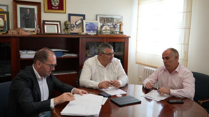 David Castro y Tourís plantean la creación de una comunidad energética en Ribadumia