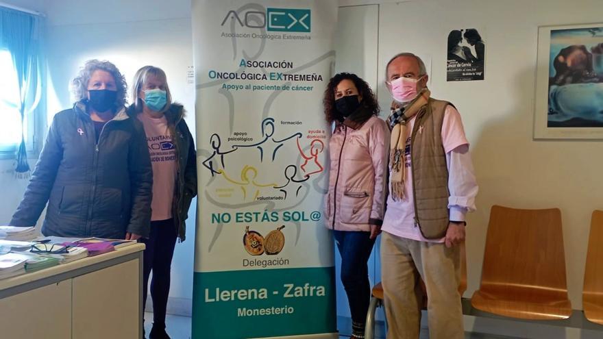 AOEx-Monesterio instala mesa informativa en el Centro de Salud para conmemorar el Día del Cáncer
