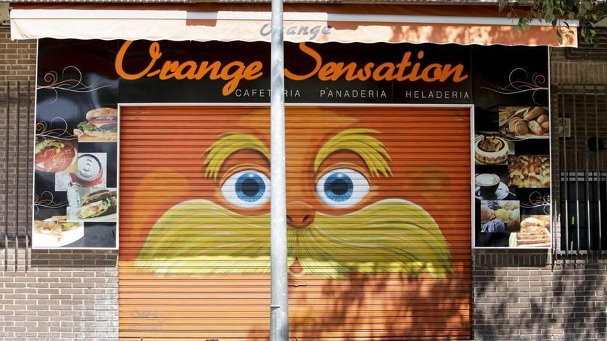 La fachada principal del bar Orange Sensation, situado en el barrio de l´Olivera.