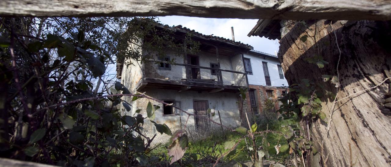 Casa abandonada en el concejo de Oviedo