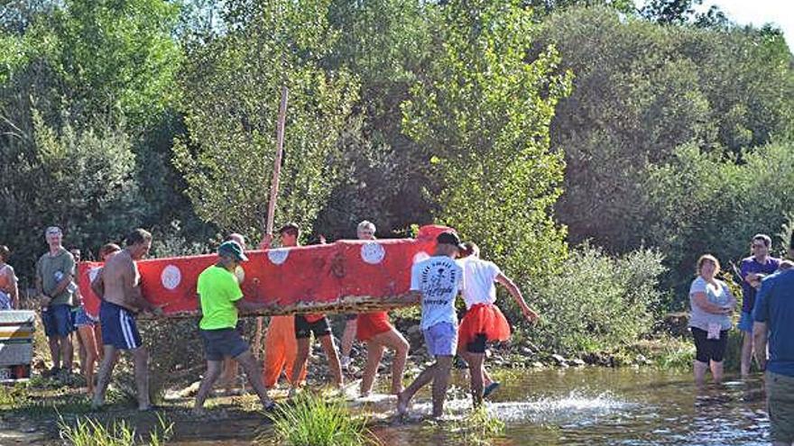 Uno de los grupos participantes llegando a los Rederos.