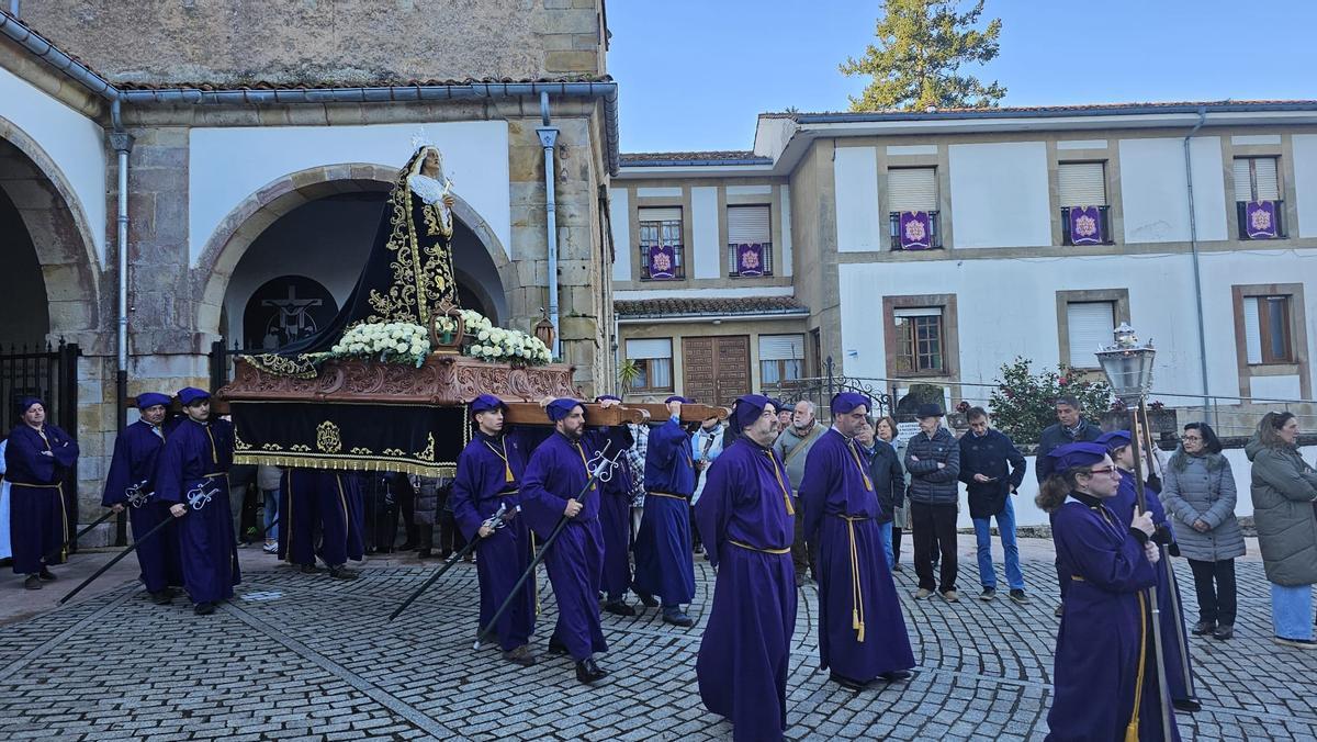 En imágenes, la procesión de la Soledad de Villaviciosa