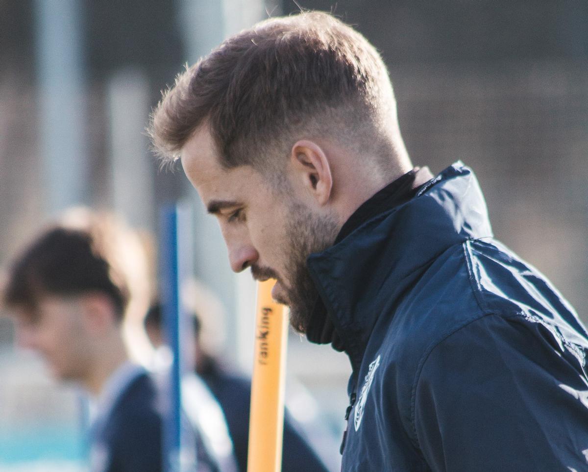 Jorge Pulido, en el entrenamiento del Huesca esta mañana en la base aragonesa.