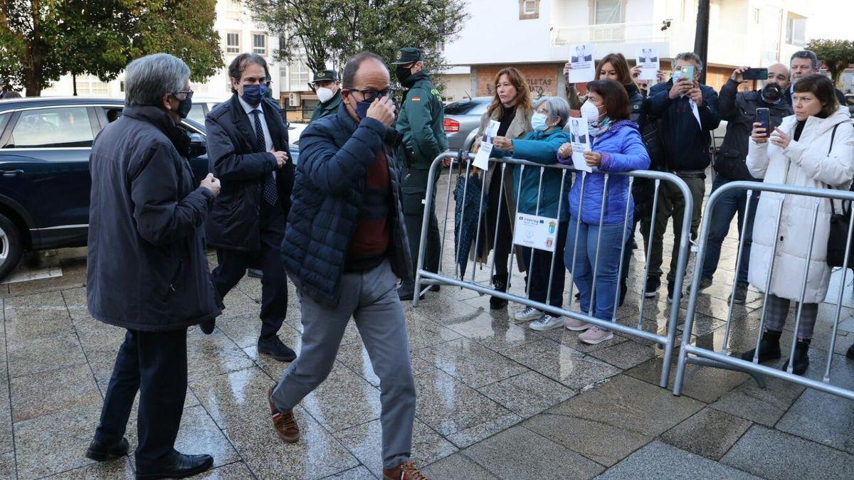 Pablo P., exnovio de Déborah Fernández, entrando en el juzgado de Tui donde declara por primera vez. ALBA VILLAR