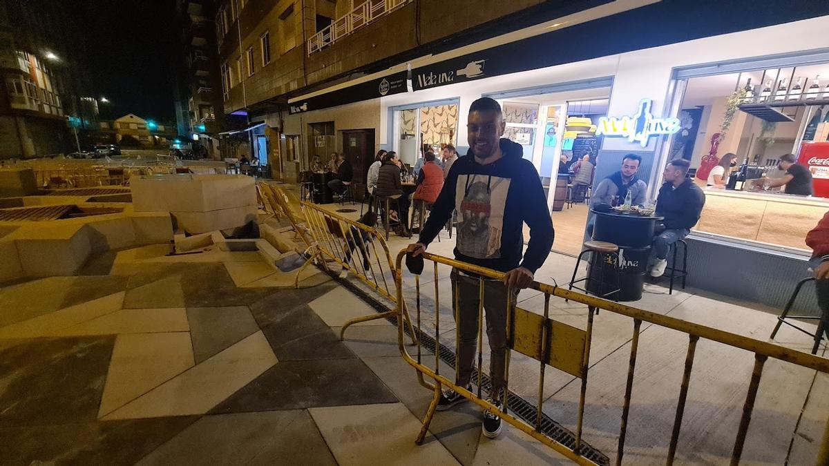 Lucas González, ante uno de sus negocios.