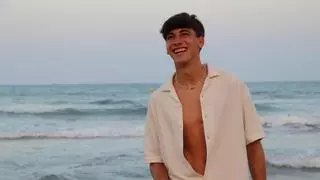 De cantar a su bisabuela en vídeos de TikTok desde Elche  a los escenarios