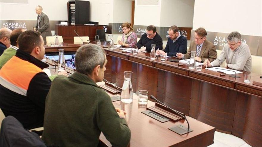 Los trabajadores de la mina de Monesterio defienden su viabilidad en la Asamblea extremeña