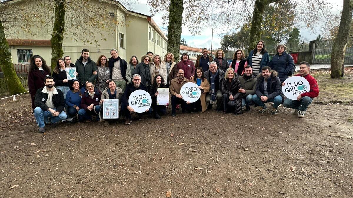 Autoridades e participantes na iniciativa Modo Galego, actívao! na súa presentación en Ventín