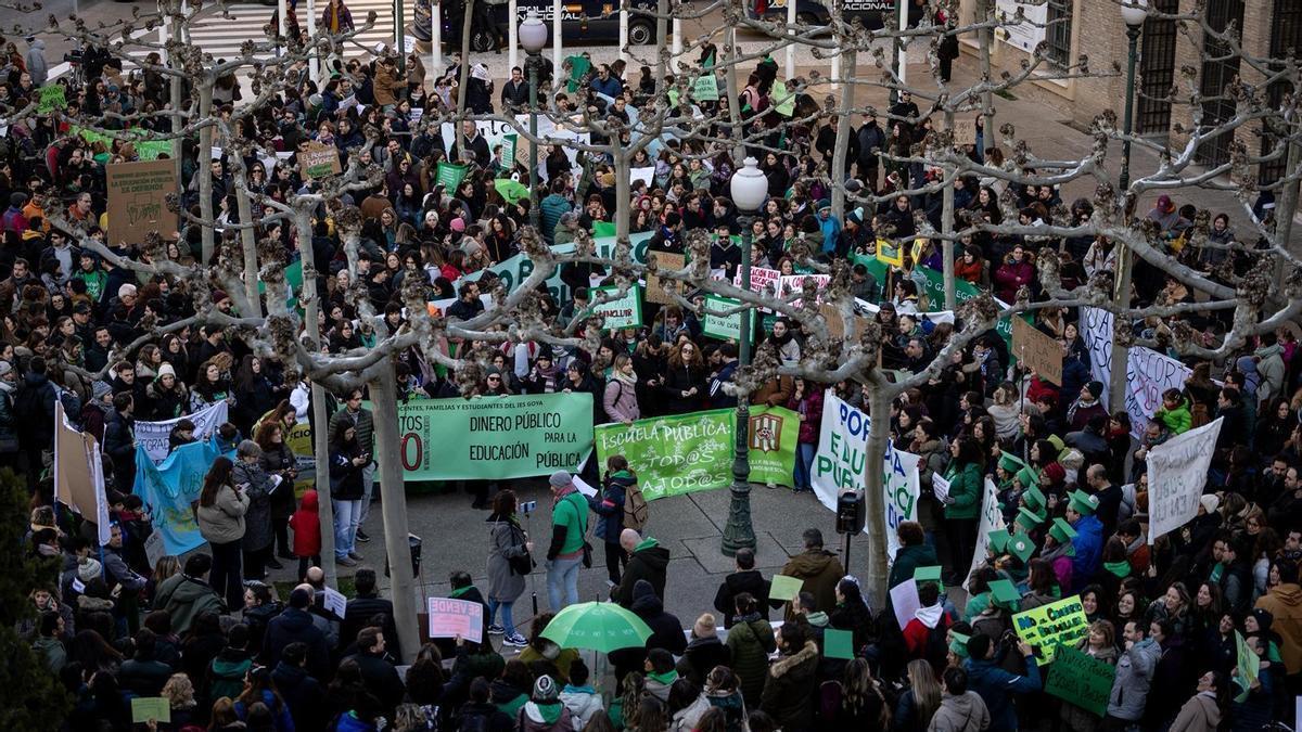 Primer día de huelga educativa en Aragón.