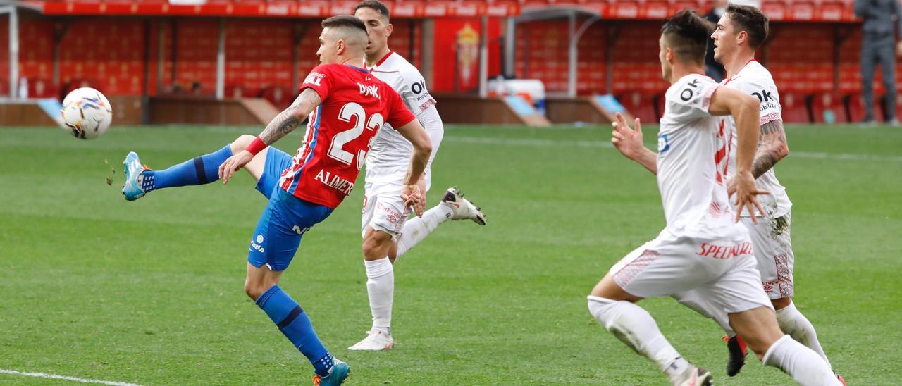 El remate de Djuka que supuso el segundo gol del Sporting frente al Mallorca.