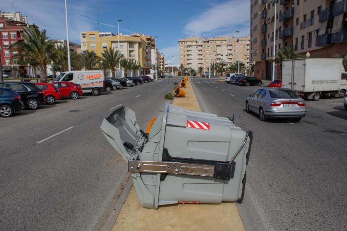 Fuertes rachas de viento causan destrozos en toda
