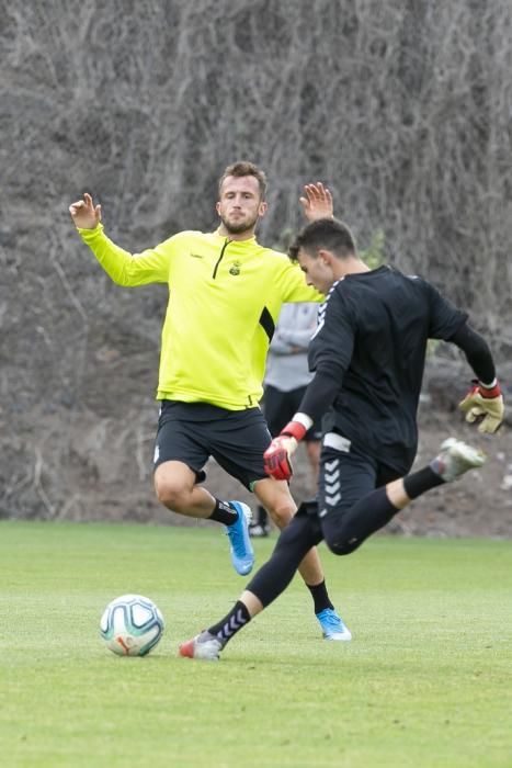 12.11.19. Las Palmas de Gran Canaria.Fútbol segunda división temporada 2019/20. Entrenamiento de la UD Las Palmas en la Ciudad Deportiva Barranco Seco. Foto: Quique Curbelo  | 12/11/2019 | Fotógrafo: Quique Curbelo