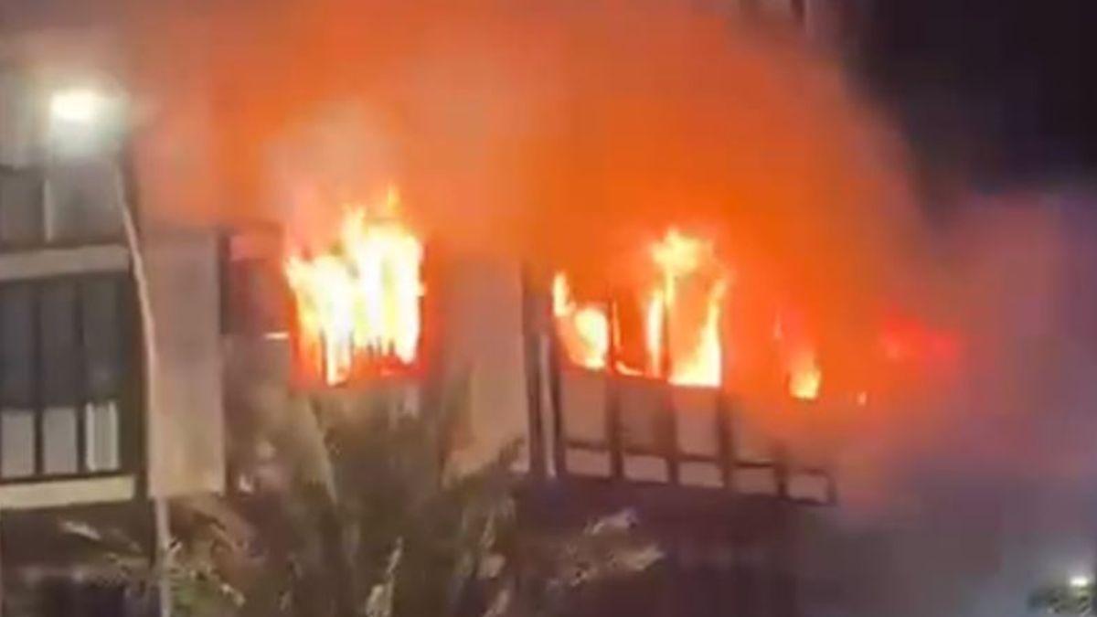 Incendio en pleno centro de Alicante: dos vecinos hospitalizados tras arder un edificio en Alfonso el Sabio