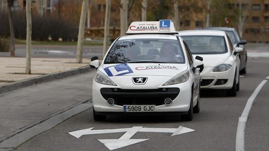 Vuelven los exámenes de conducir: mascarilla, guantes y un alumno por coche