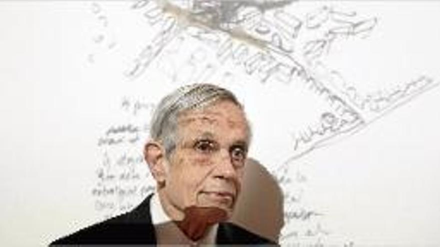 John Nash durant una conferència de premsa a Madrid l&#039;any 2008.