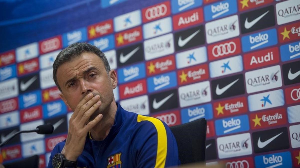 El técnico del FC Barcelona, Luis Enrique, atiende a la prensa antes del clásico.