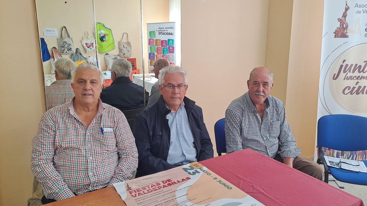 Pedro Ruiz, Anselmo Solana y Víctor Mendiola, presidente, vicepresidente y secretario, respectivamente, de la Asociación de Vecinos de Valdepasillas.