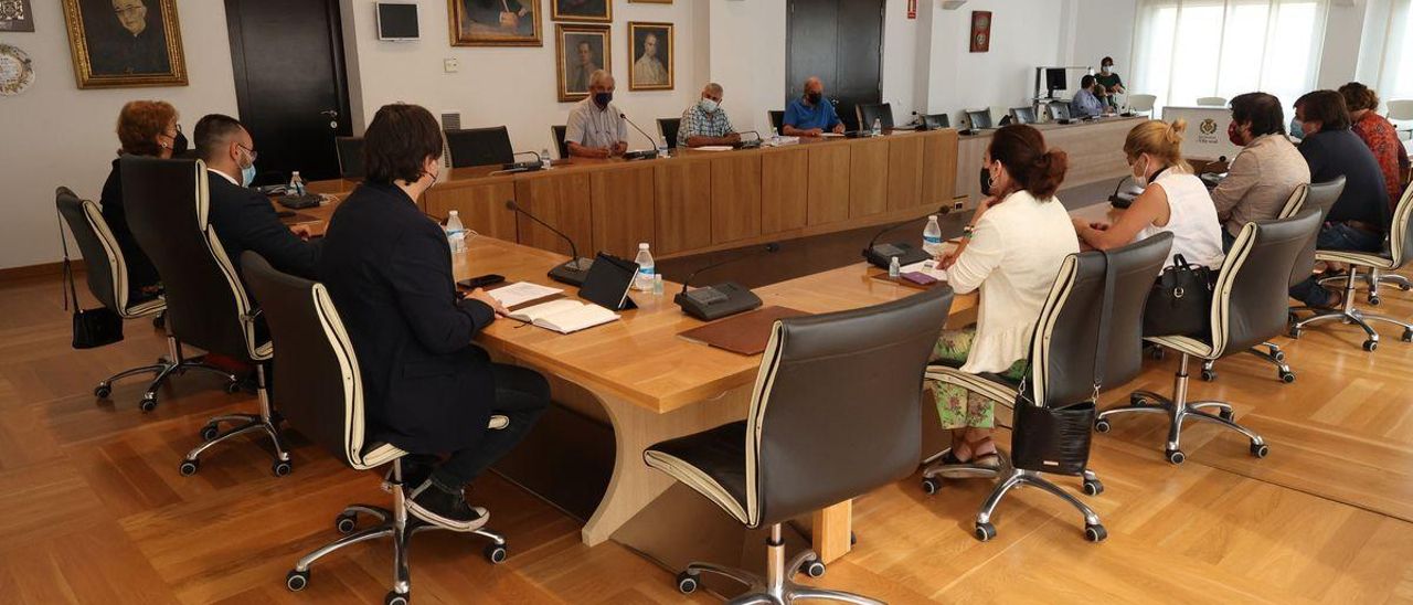 Vila-real organiza un encuentro entre agricultores afectados por el cotonet de Sudáfrica.