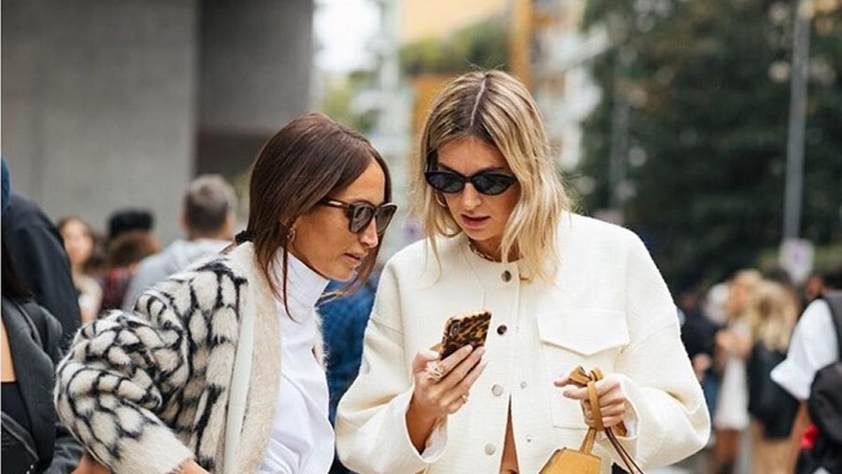 La gran tendencia de vestir de blanco en invierno según el 'street style'