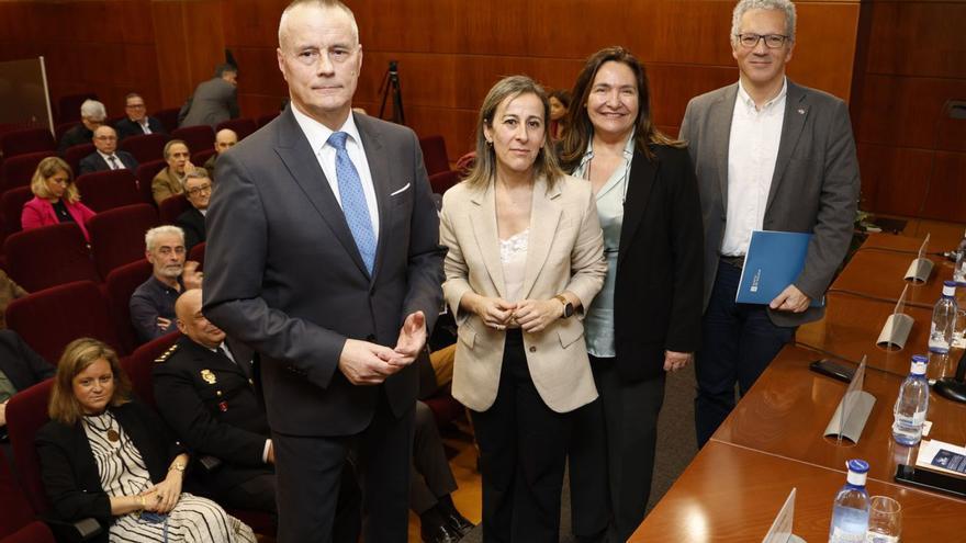 Jorge Cebreiros, Ethel Vázquez, Ana Ortiz e Ignacio Maestro, ayer en la reunión en el CEP. |   // RICARDO GROBAS
