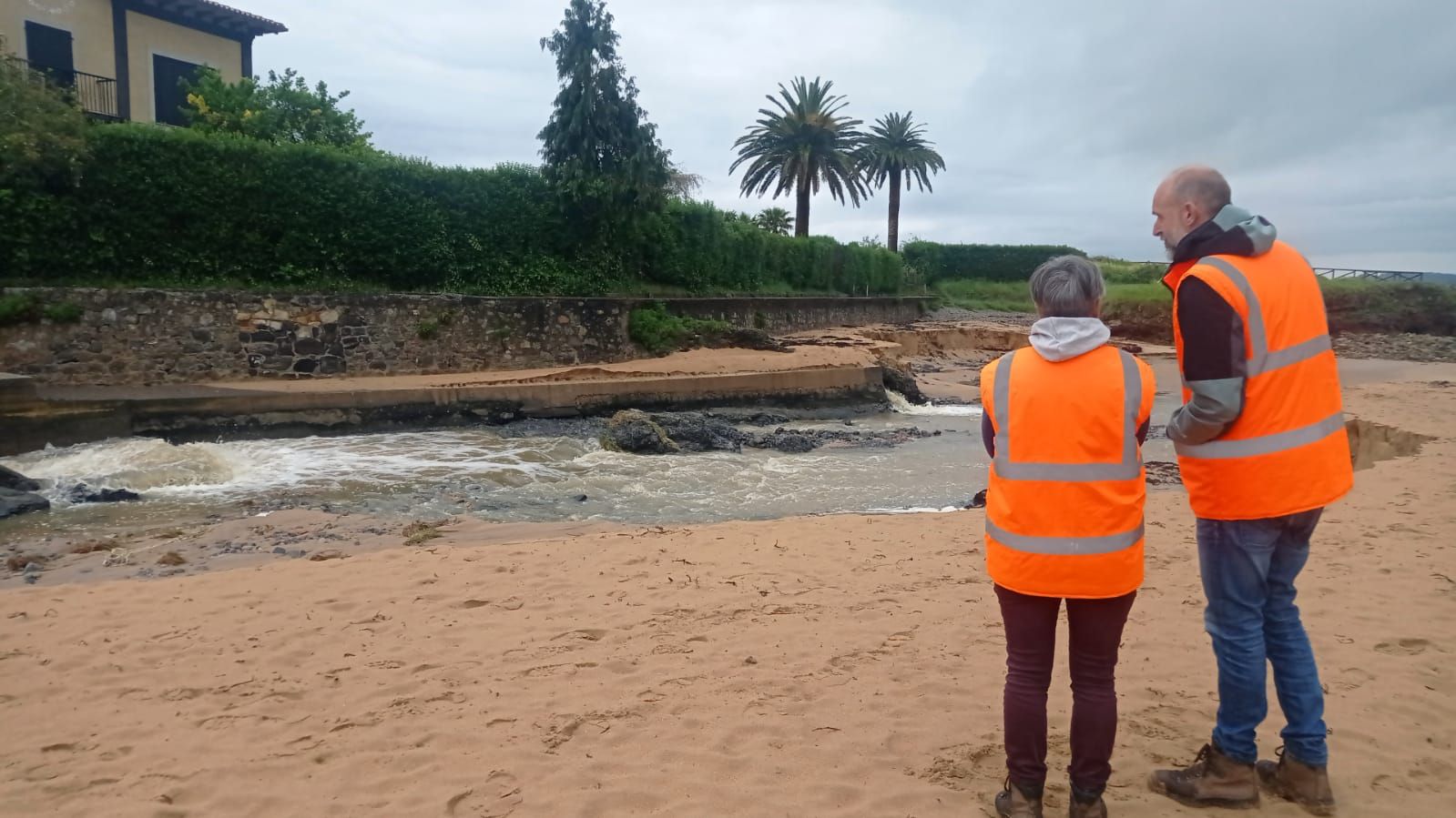 EN IMÁGENES: Caos en Colunga por inundaciones y preocupación por el estado de los ríos en el oriente asturiano