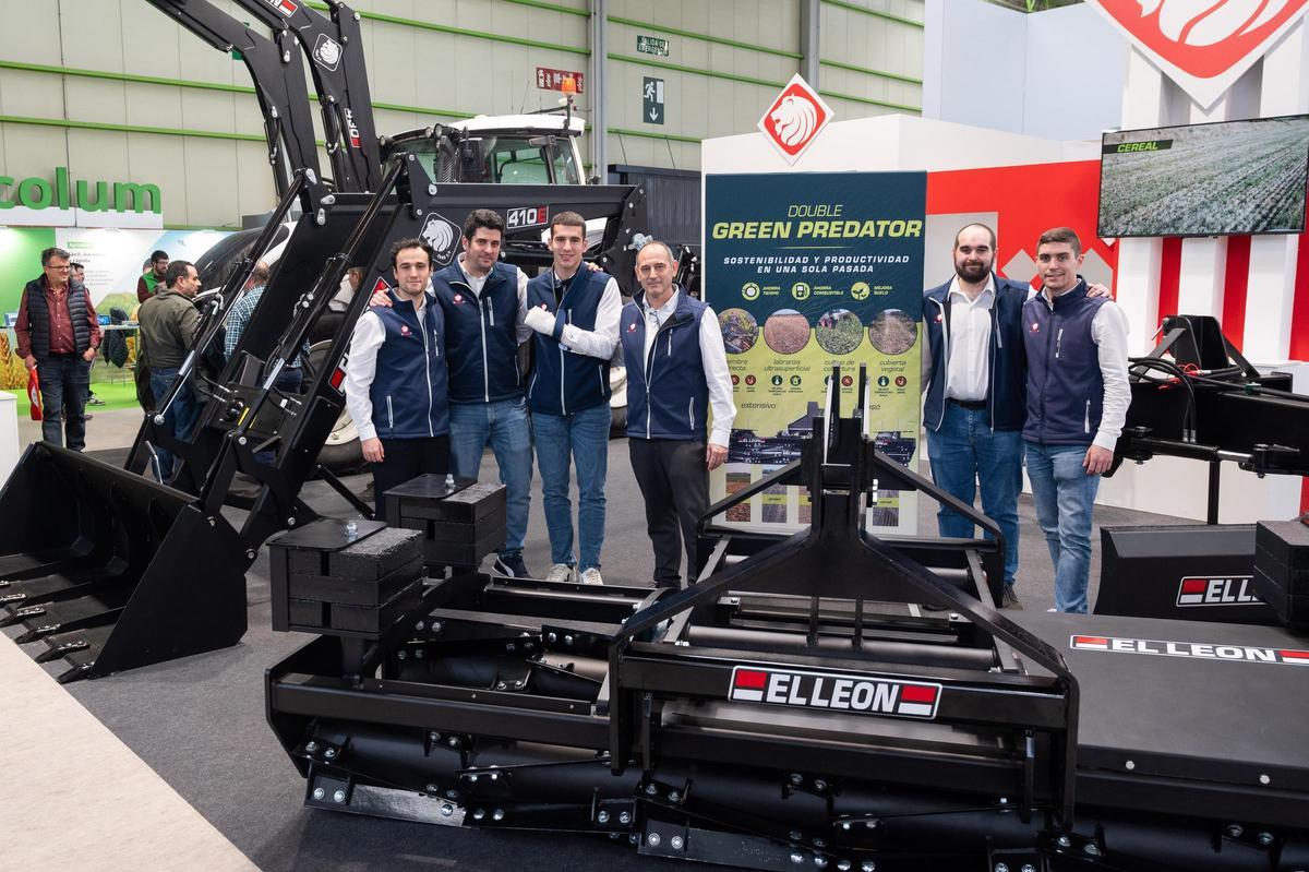 La plantilla de El León, este jueves en la FIMA de Zaragoza.