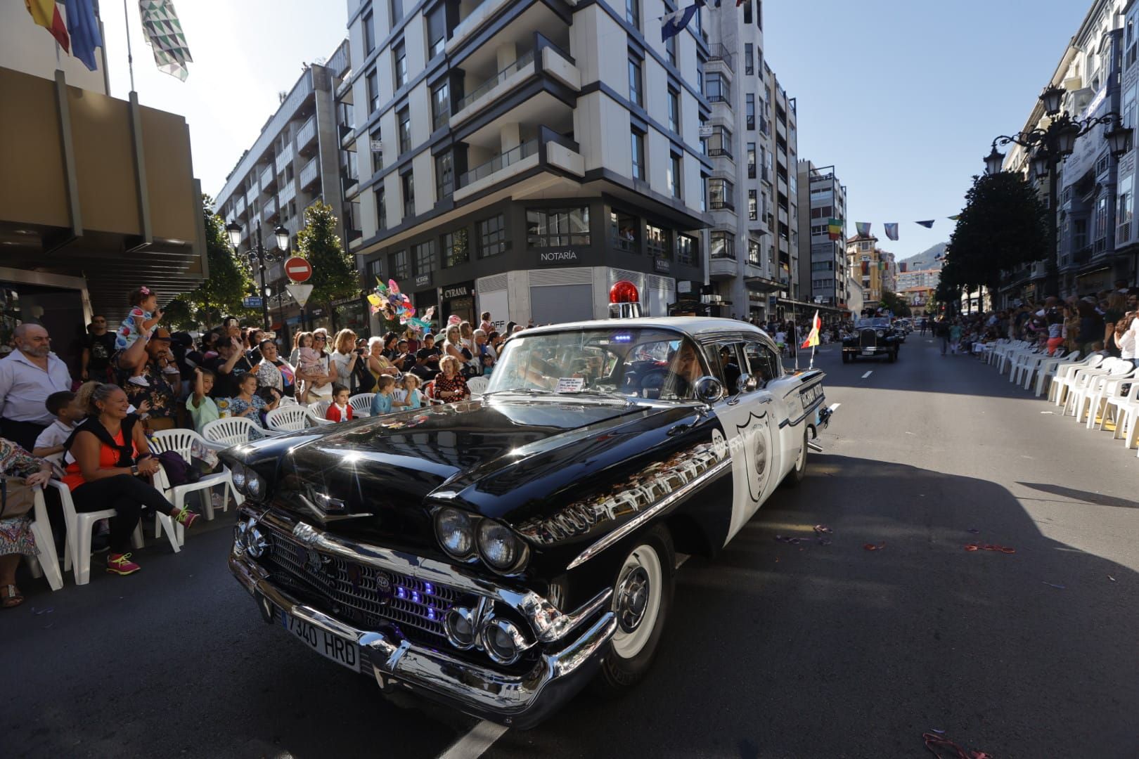 En Imágenes: El Desfile del Día de América llena las calles de Oviedo en una tarde veraniega