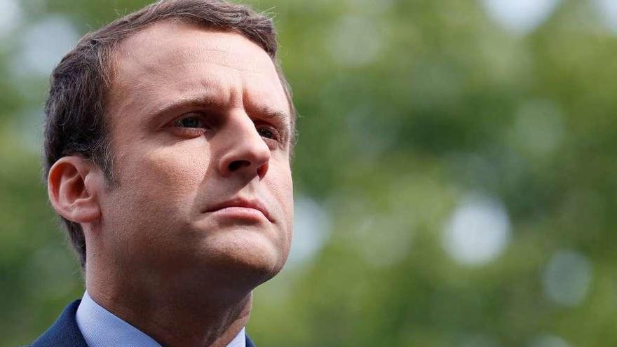 Llamada de Hollande a votar a Macron &quot;frente a los riesgos que supondría Le Pen&quot;