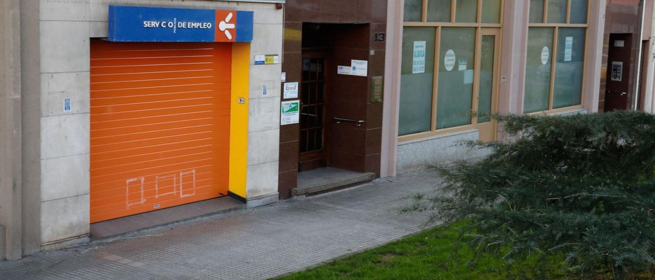 Fachada de la oficina del Servicio Público de Empleo en Avilés. | Mara Villamuza