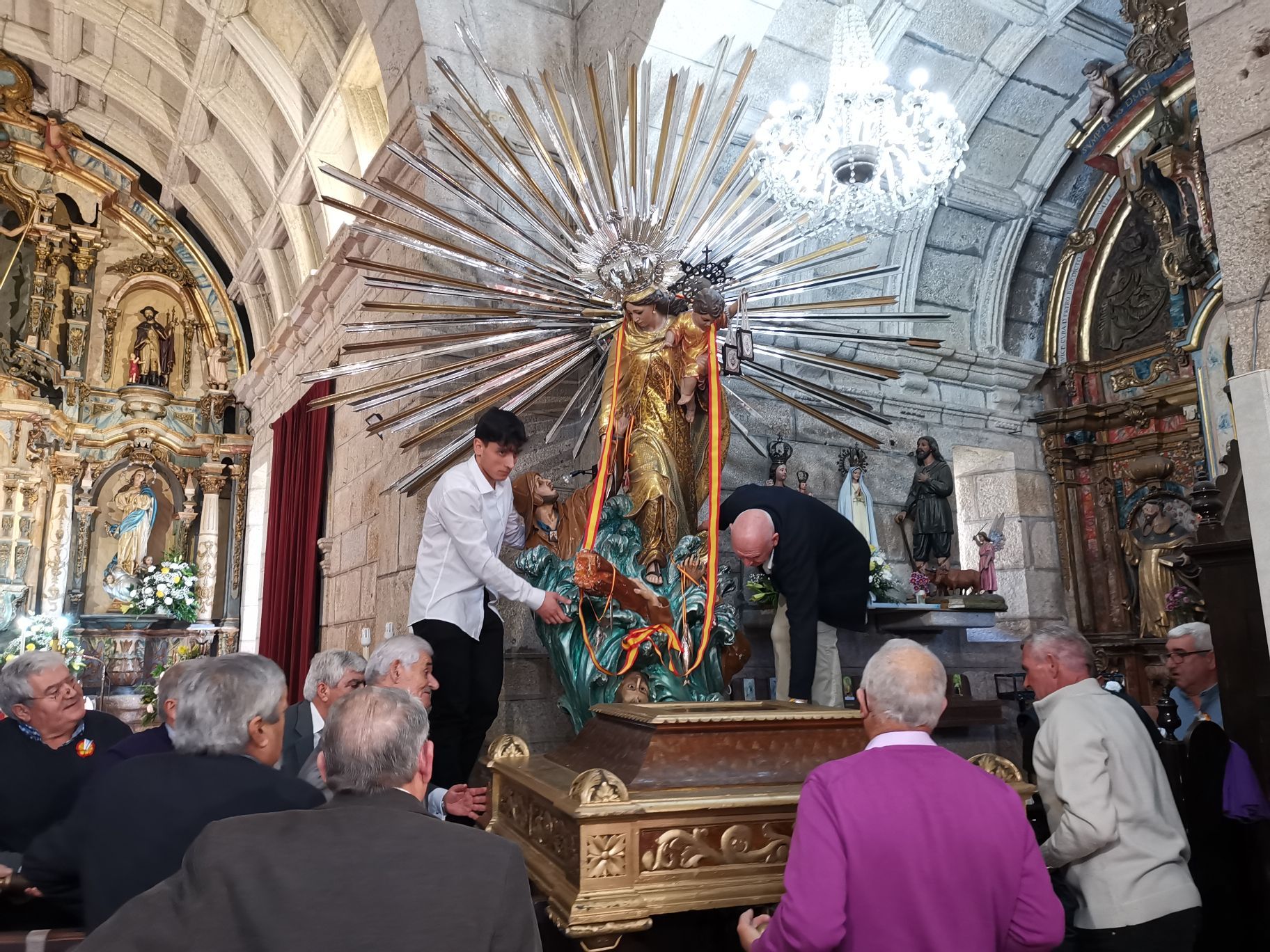 Fe y comida arropan al San Martiño en Moaña