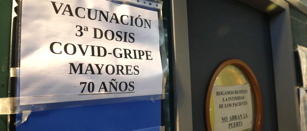 Vacunación simultánea de la gripe y la tercera dosis contra la covid-19