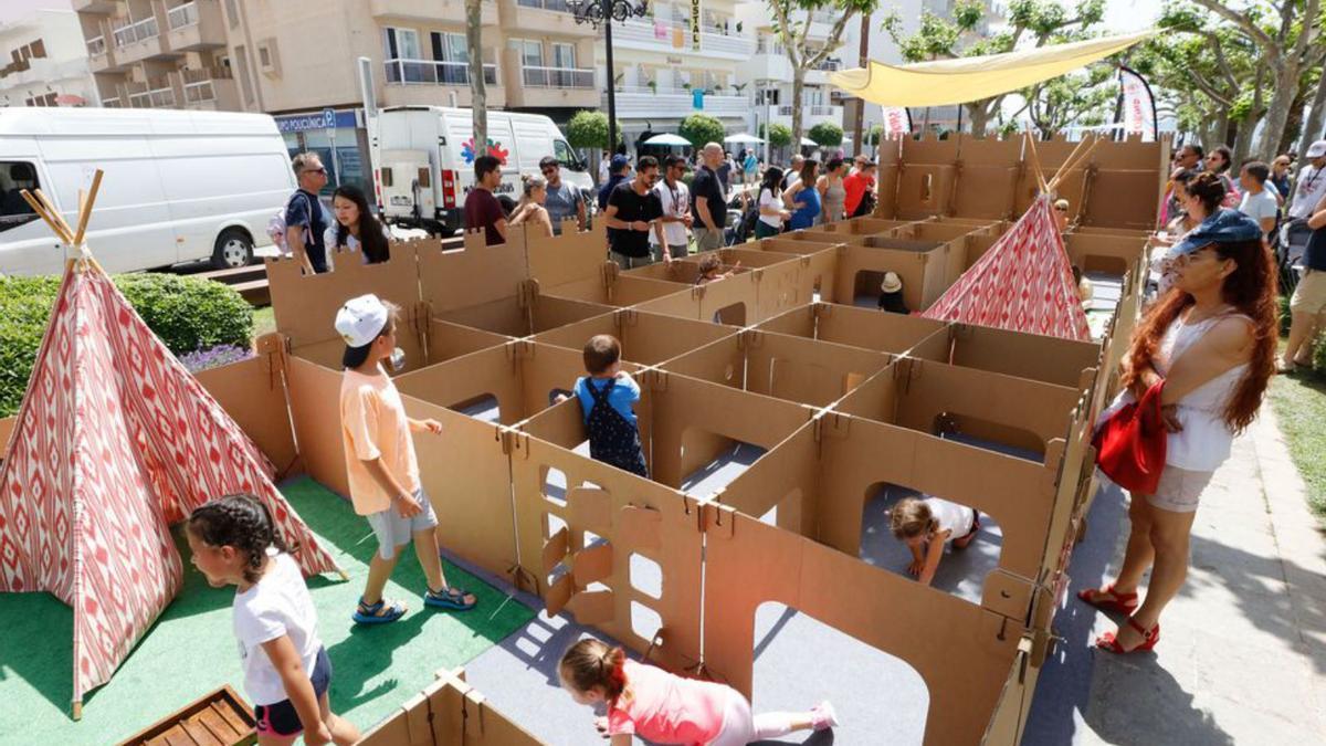 Laberint d’Il.lusions, de Món de Colorins, una de las instalaciones lúdicas ubicadas en el paseo de s’Alamera.