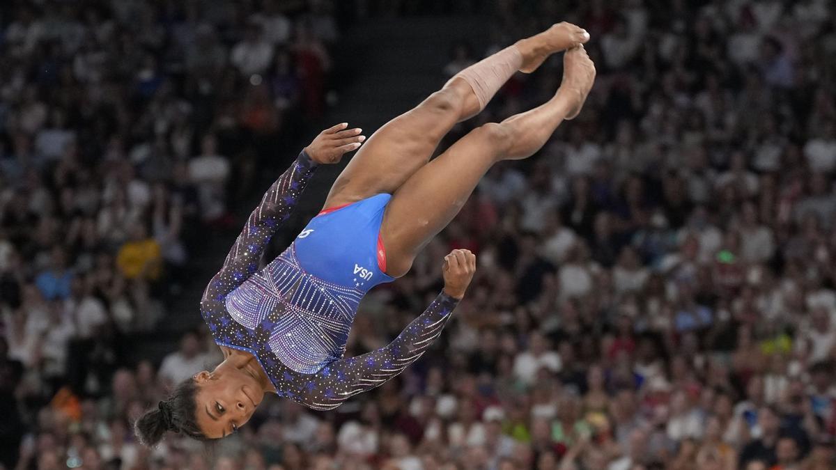 Simone Biles gana la medalla de oro en gimnasia artística